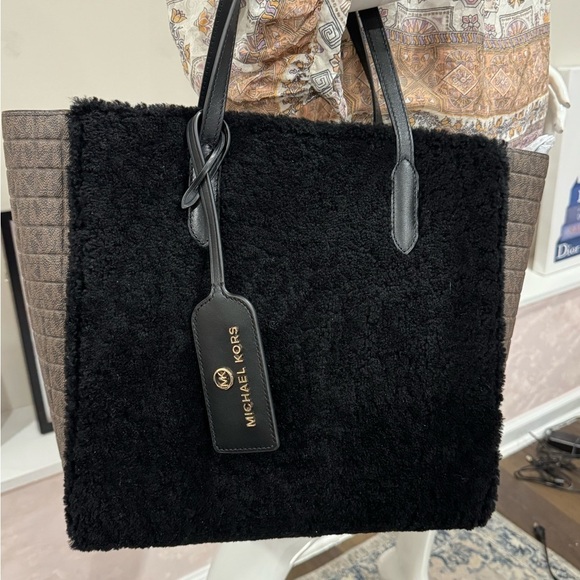 COPY - MICHAEL KORS
SINCLAIR
30F1G5ST7F BROWN/BLK
LG EW GRAB TOTE
LEATHER - Picture 4 of 13